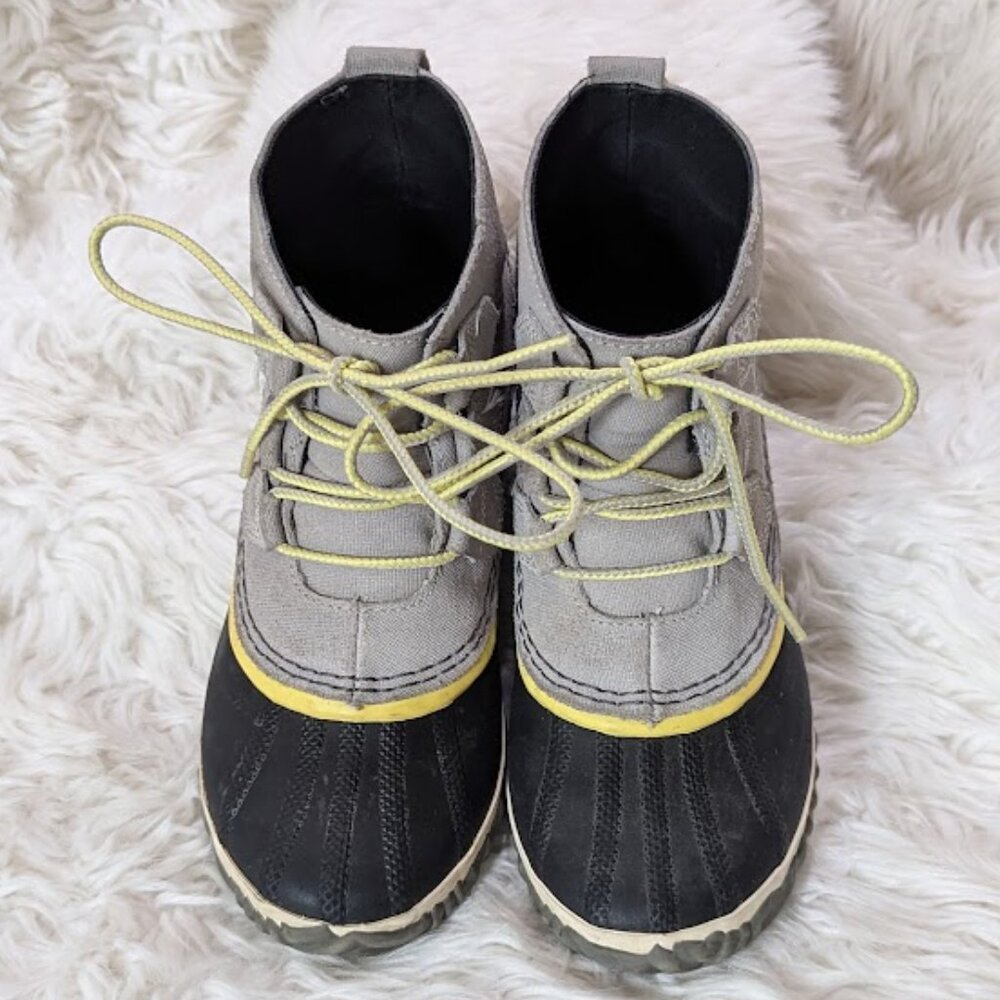 Sorel Out N About Rain Boots Women's Size 6.5 Gray & Black with Yellow Accent